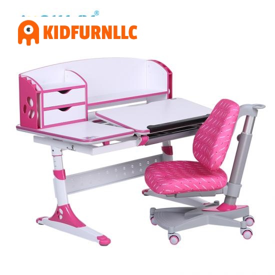 mesa de estudio con estante